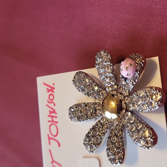Betsey Johnson daisy stud w ladybug - Picture 6 of 6
